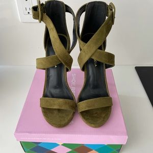 Shoe Republic LA sandals Olive Green 6 NEW